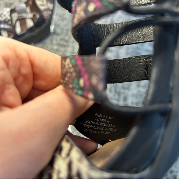 Steve Madden Prefixx Multi-Colored Snakeskin Print Strappy Peep Toe Heels Size 8 - Picture 14 of 15